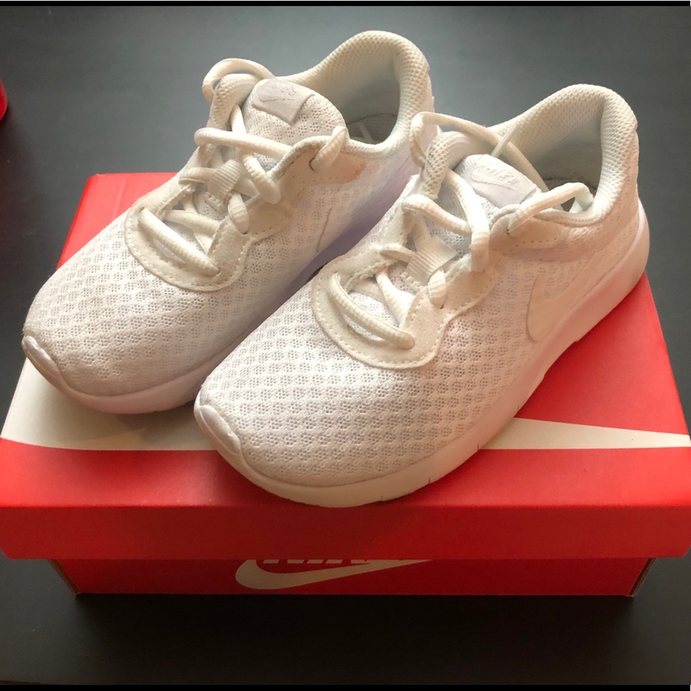 Nike Tanjun (ps)